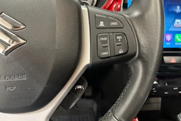 musta Suzuki Vitara 2022 kuva 16.