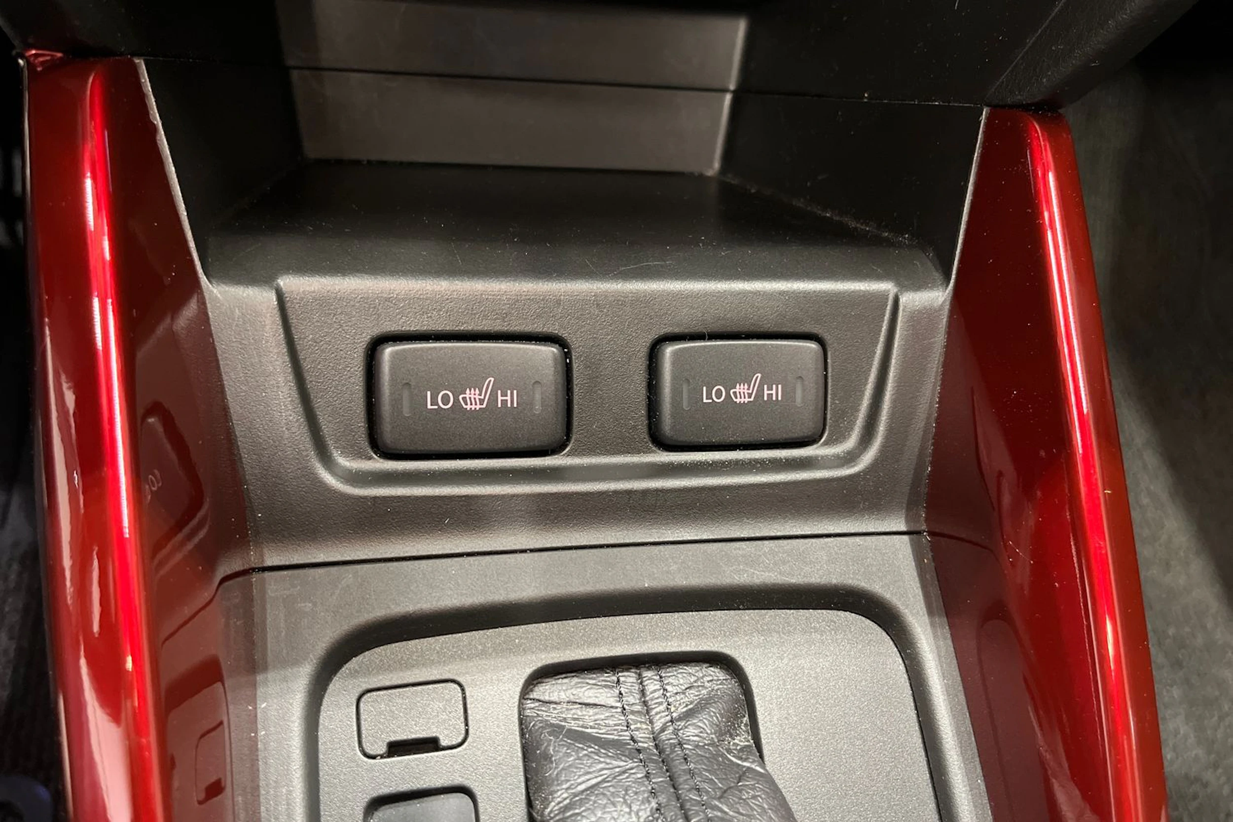 musta Suzuki Vitara 2022 kuva 18.