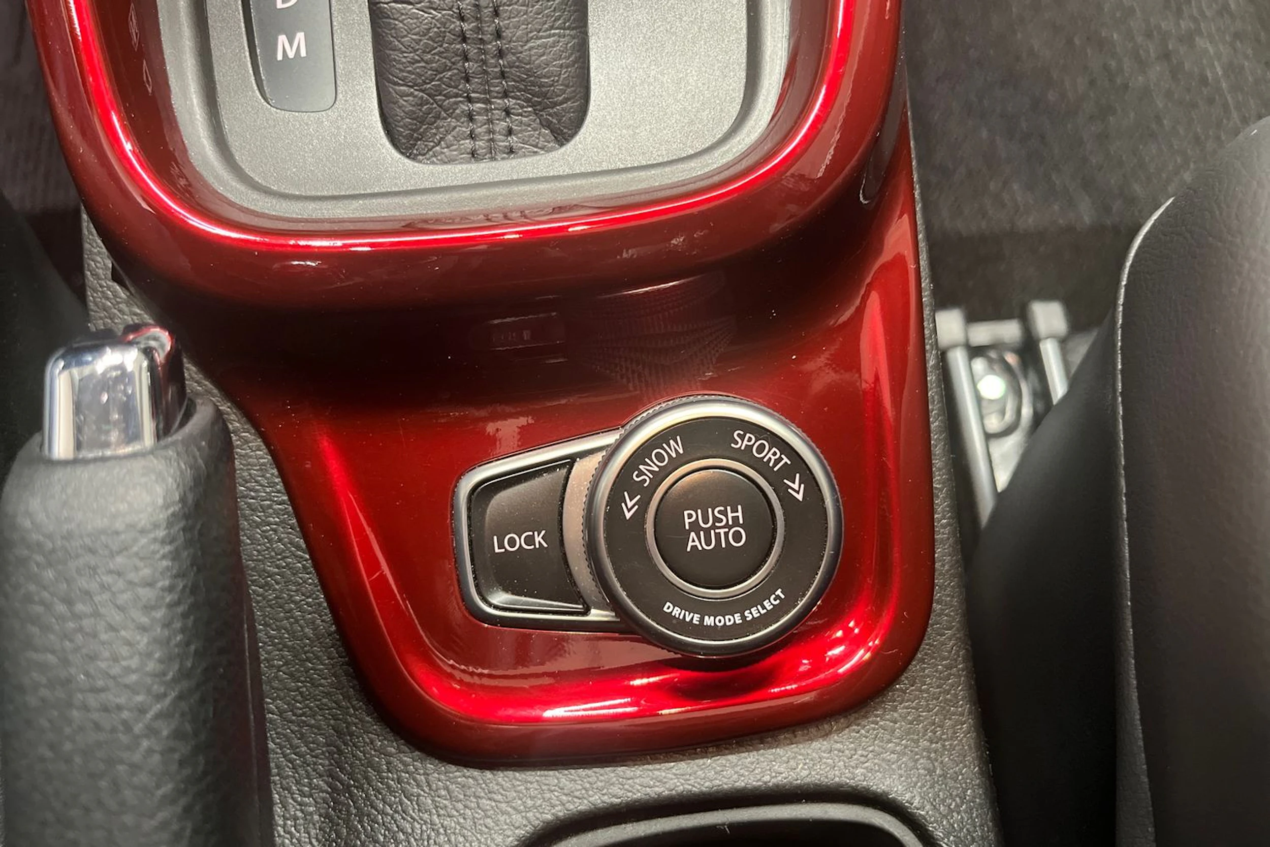 musta Suzuki Vitara 2022 kuva 19.