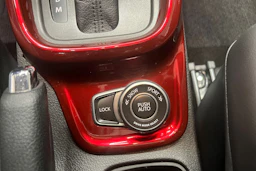 musta Suzuki Vitara 2022 kuva 19.