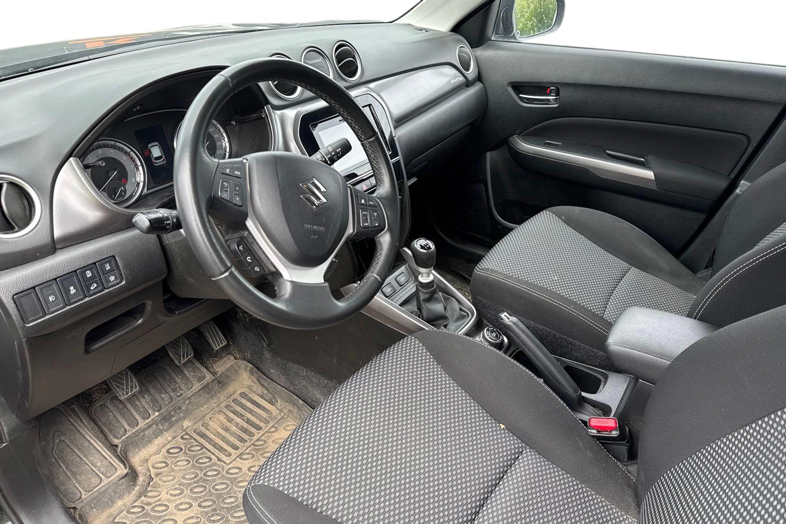 musta Suzuki Vitara 2023 kuva 3.