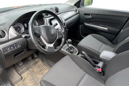 musta Suzuki Vitara 2023 kuva 3.