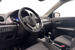 valkoinen Suzuki Vitara 2023 kuva 7.