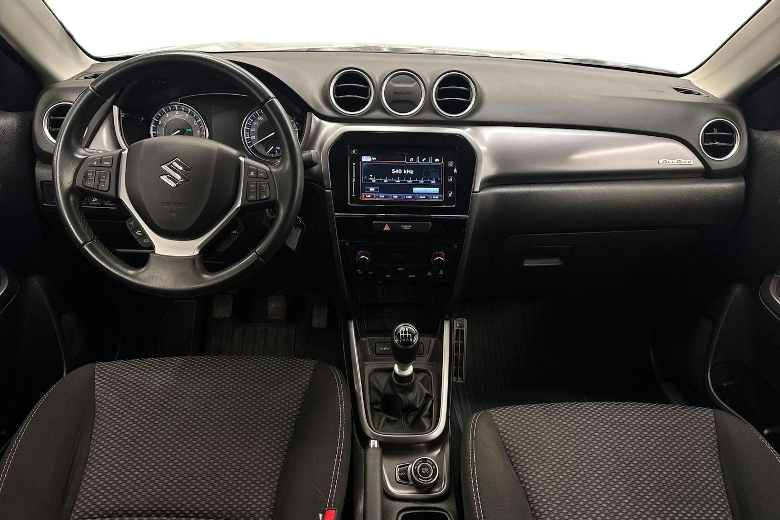 valkoinen Suzuki Vitara 2023 kuva 9.