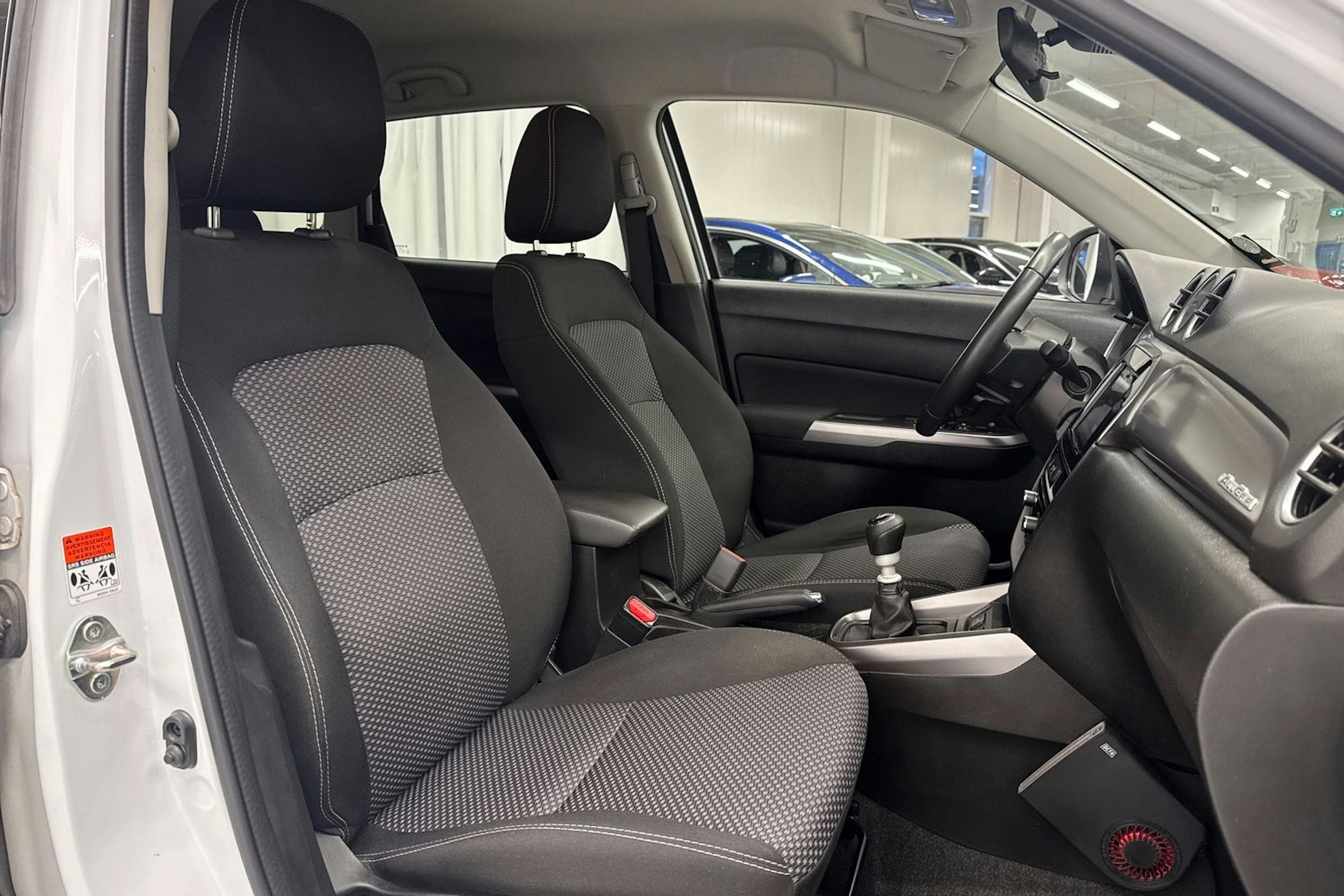 valkoinen Suzuki Vitara 2023 kuva 13.