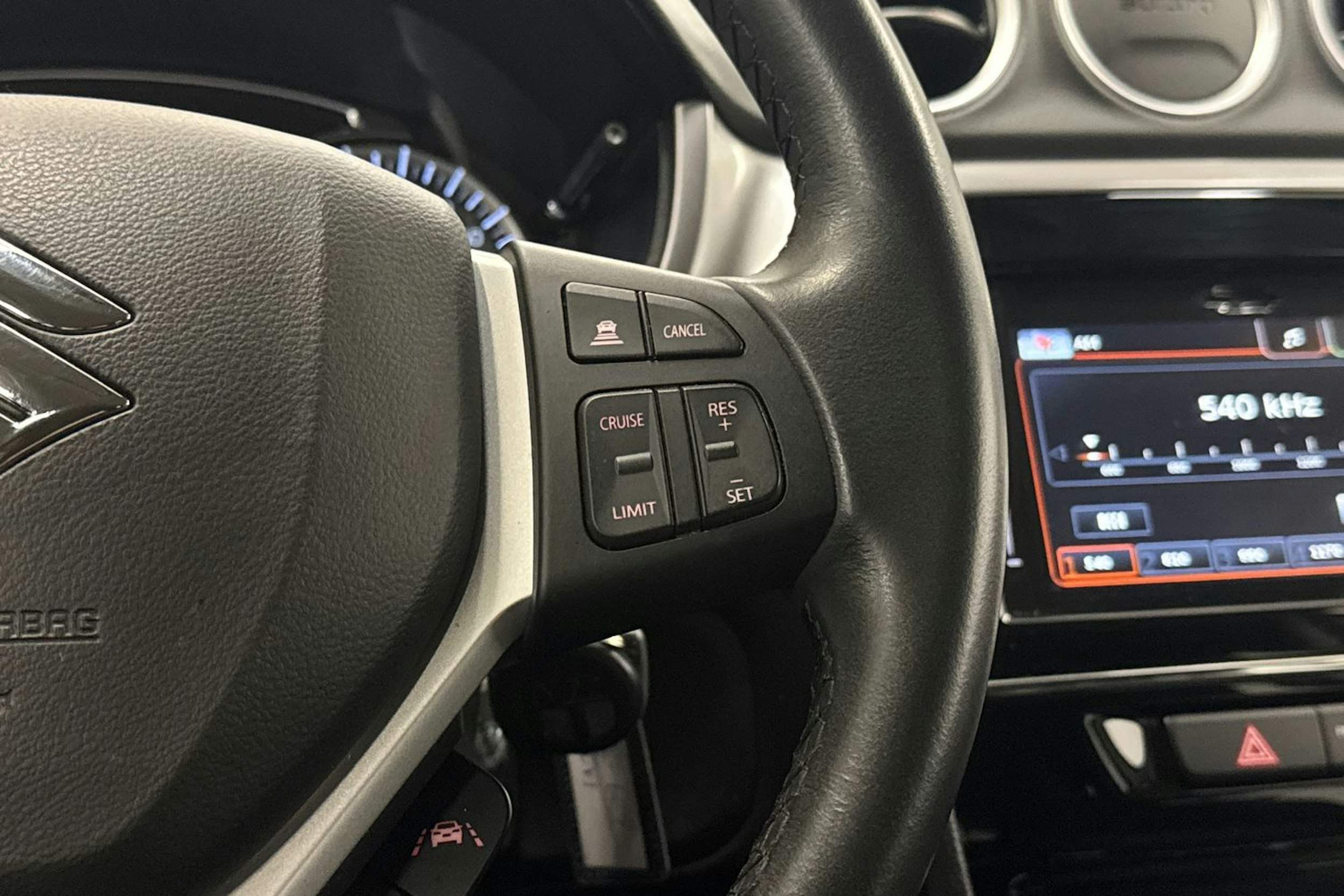 valkoinen Suzuki Vitara 2023 kuva 16.