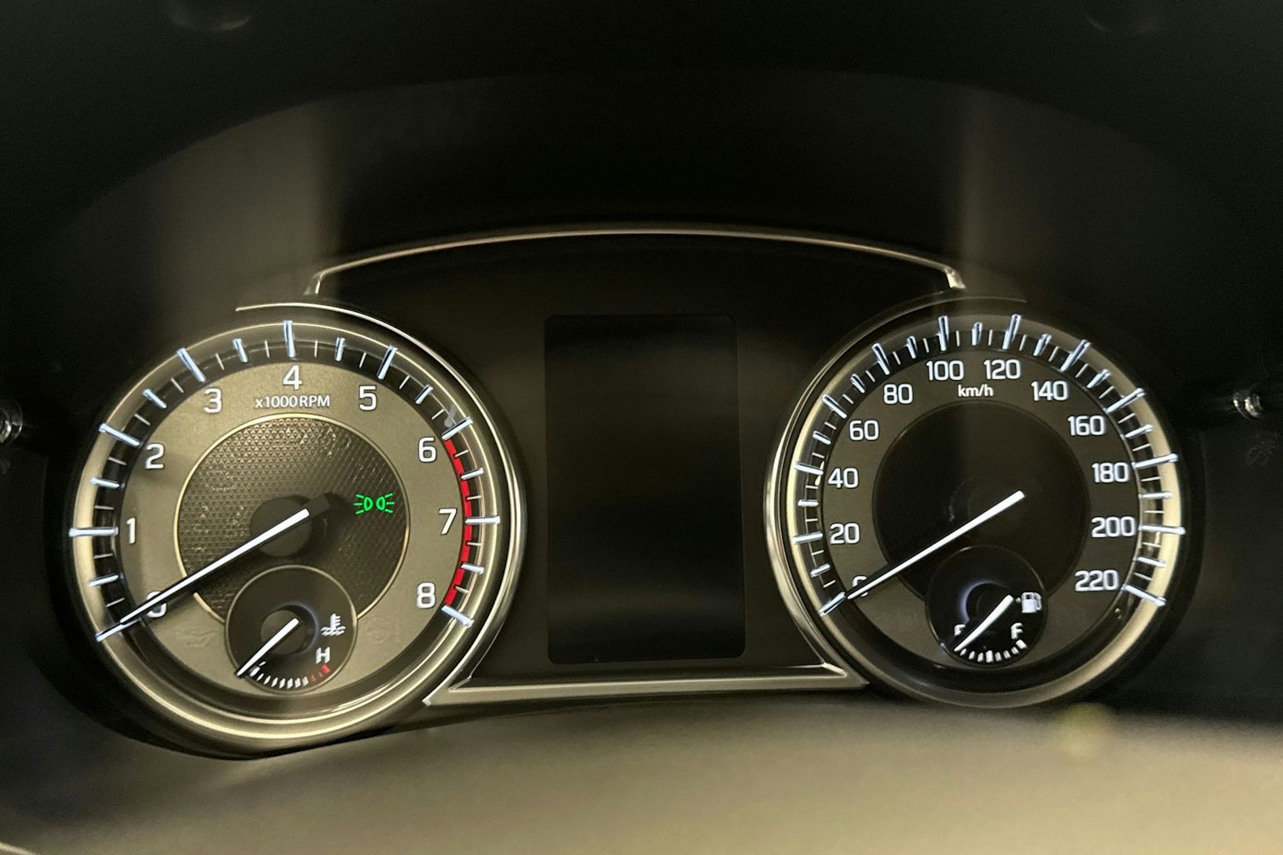 valkoinen Suzuki Vitara 2023 kuva 18.