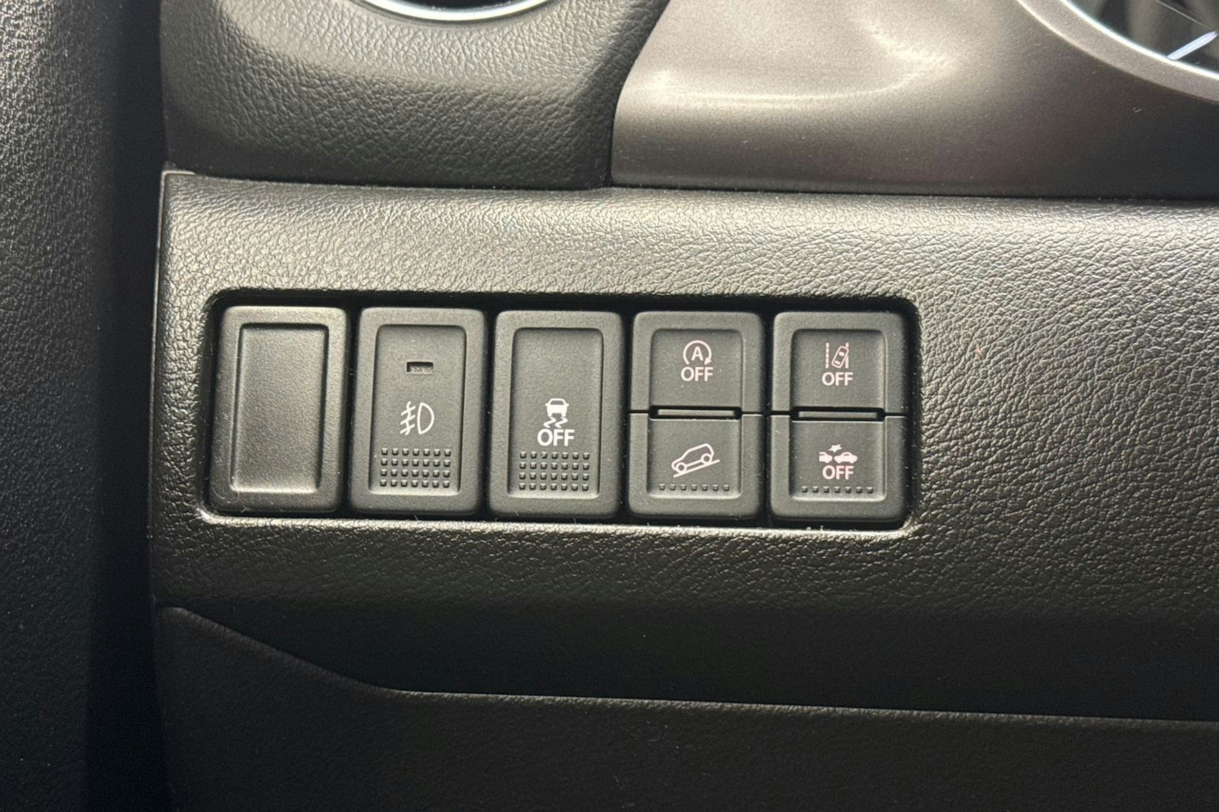 valkoinen Suzuki Vitara 2023 kuva 19.