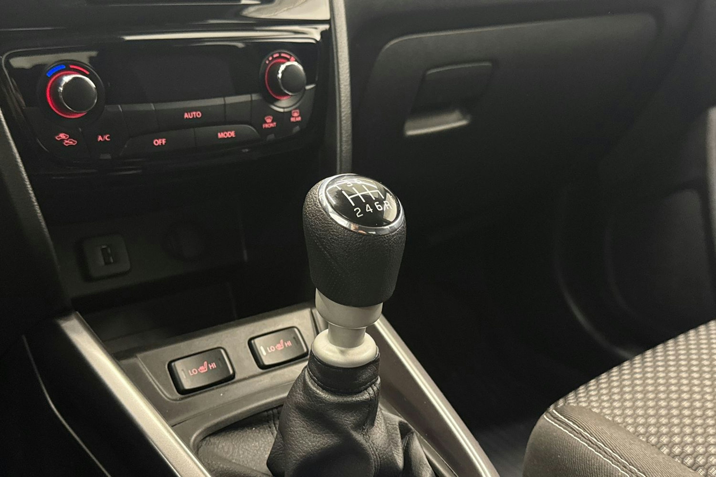 valkoinen Suzuki Vitara 2023 kuva 20.