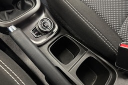 valkoinen Suzuki Vitara 2023 kuva 21.