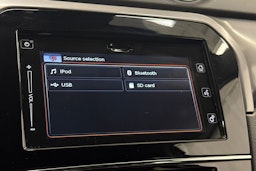 valkoinen Suzuki Vitara 2023 kuva 26.