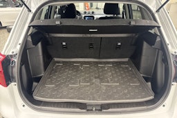 valkoinen Suzuki Vitara 2023 kuva 32.