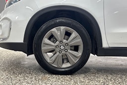 valkoinen Suzuki Vitara 2023 kuva 33.