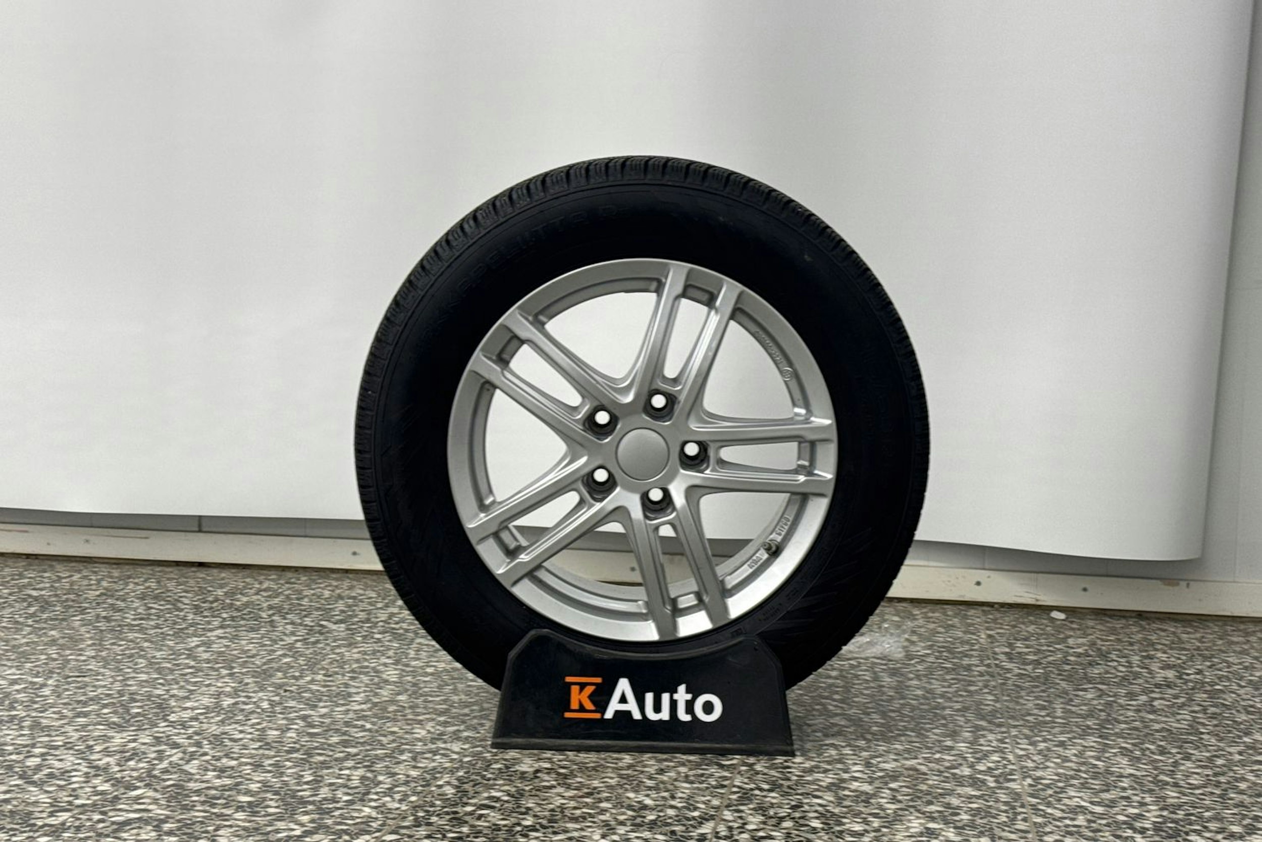 valkoinen Suzuki Vitara 2023 kuva 35.