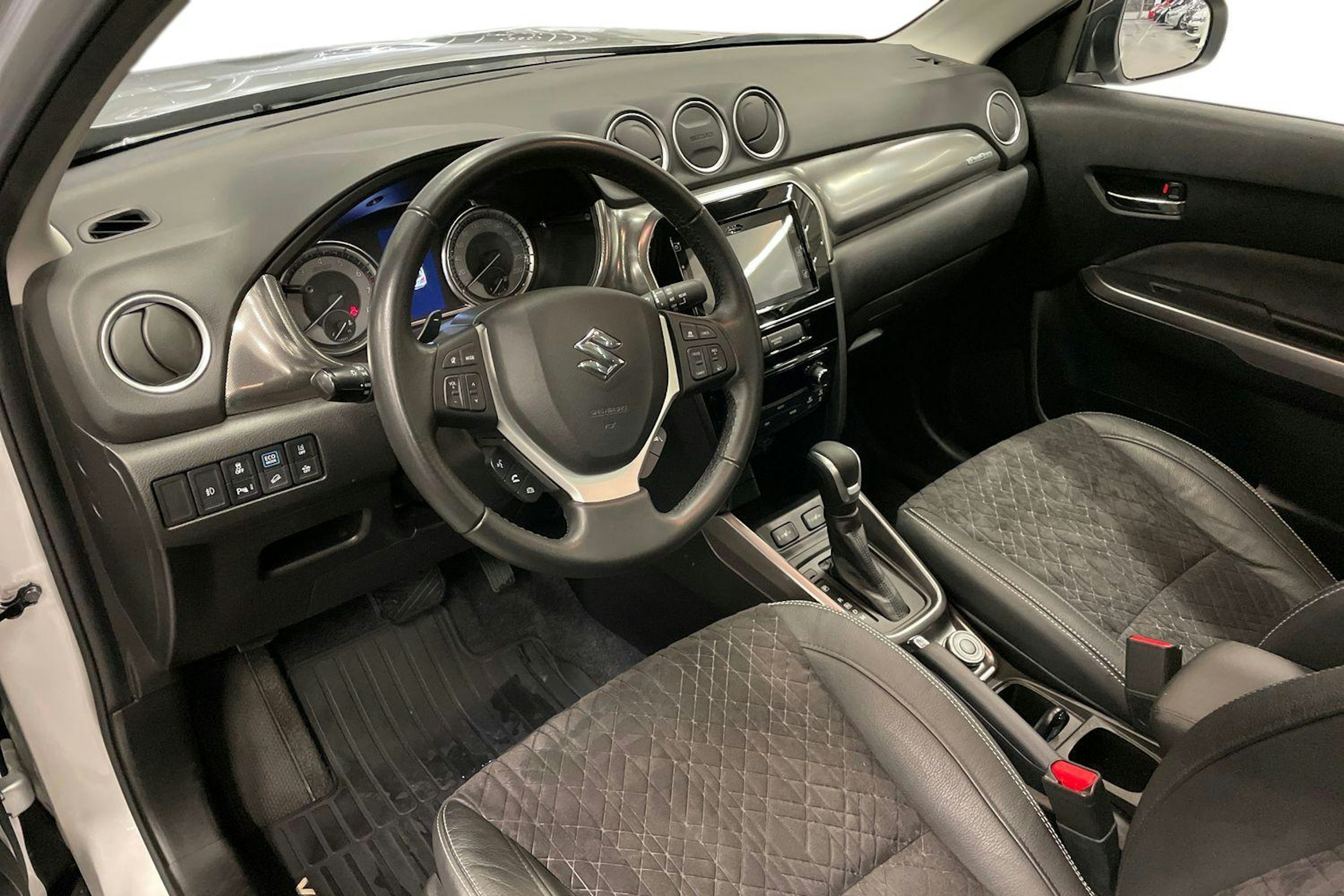 Hopea Suzuki Vitara 2023 kuva 7.