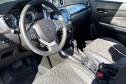 harmaa Suzuki Vitara 2025 kuva 3.