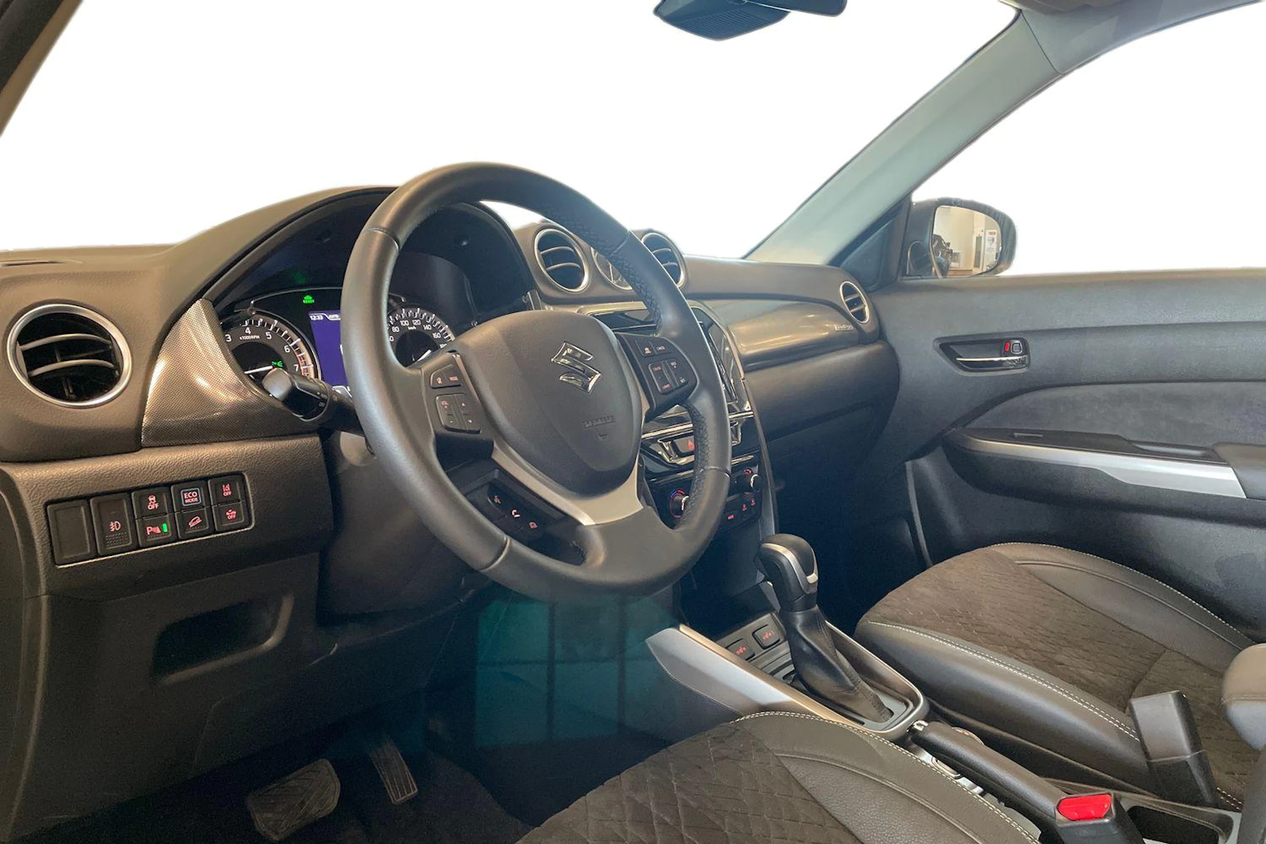 harmaa Suzuki Vitara 2025 kuva 8.