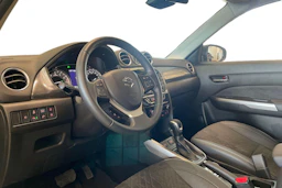 harmaa Suzuki Vitara 2025 kuva 8.