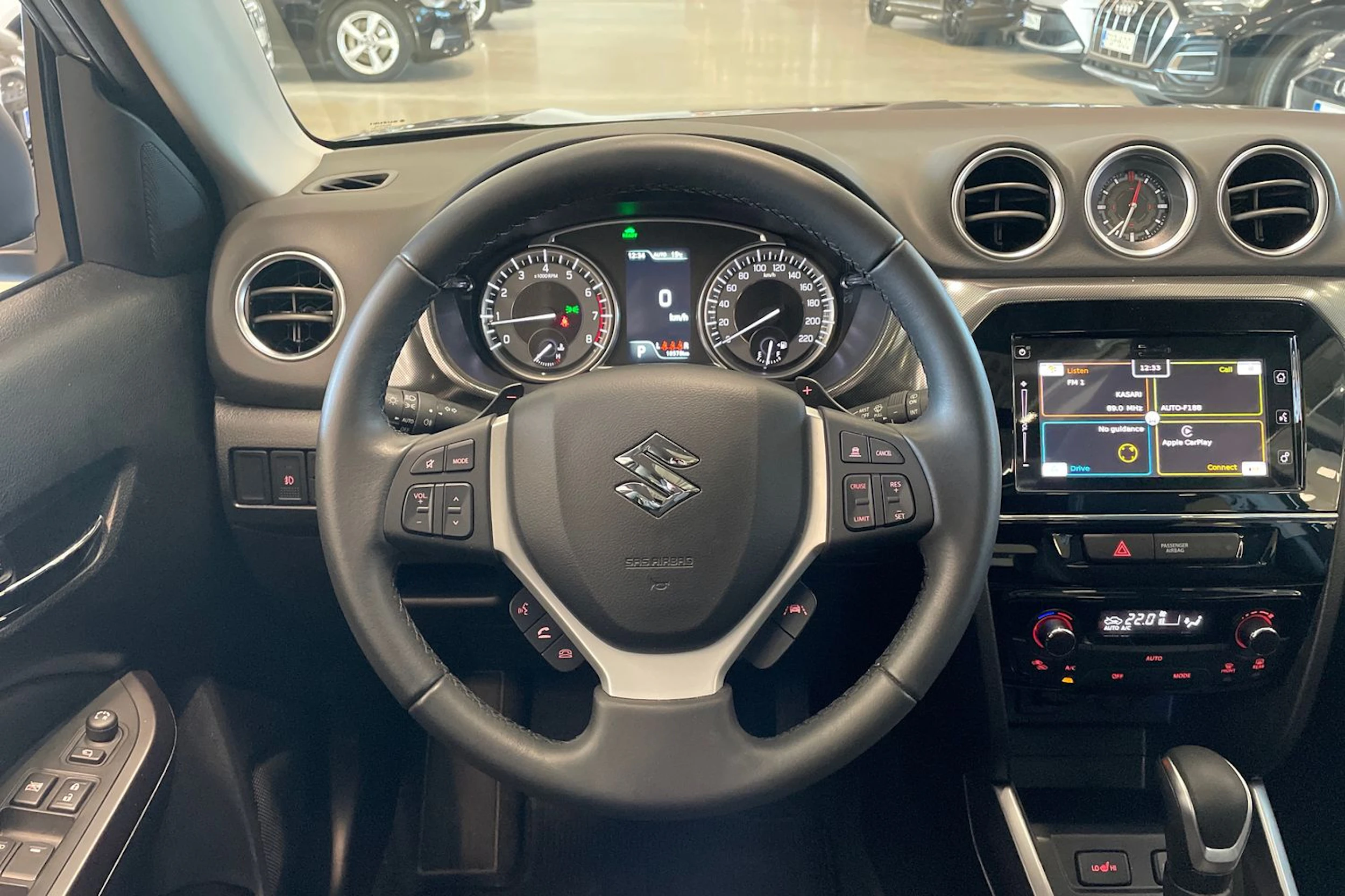 harmaa Suzuki Vitara 2025 kuva 17.