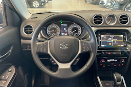 harmaa Suzuki Vitara 2025 kuva 17.