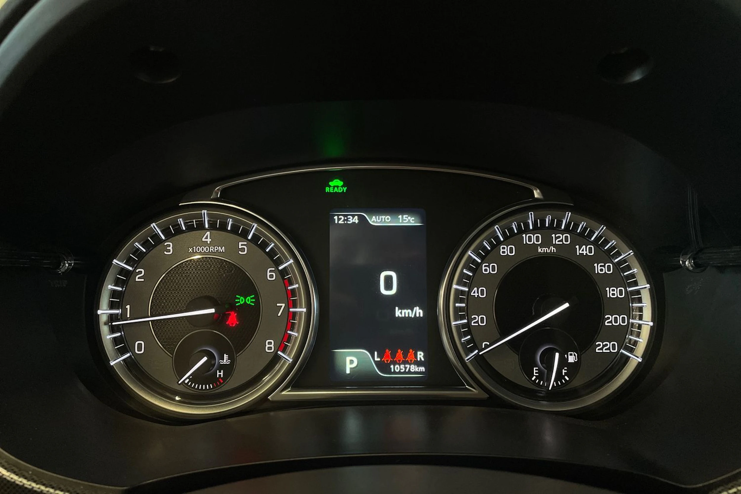 harmaa Suzuki Vitara 2025 kuva 18.