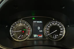 harmaa Suzuki Vitara 2025 kuva 18.