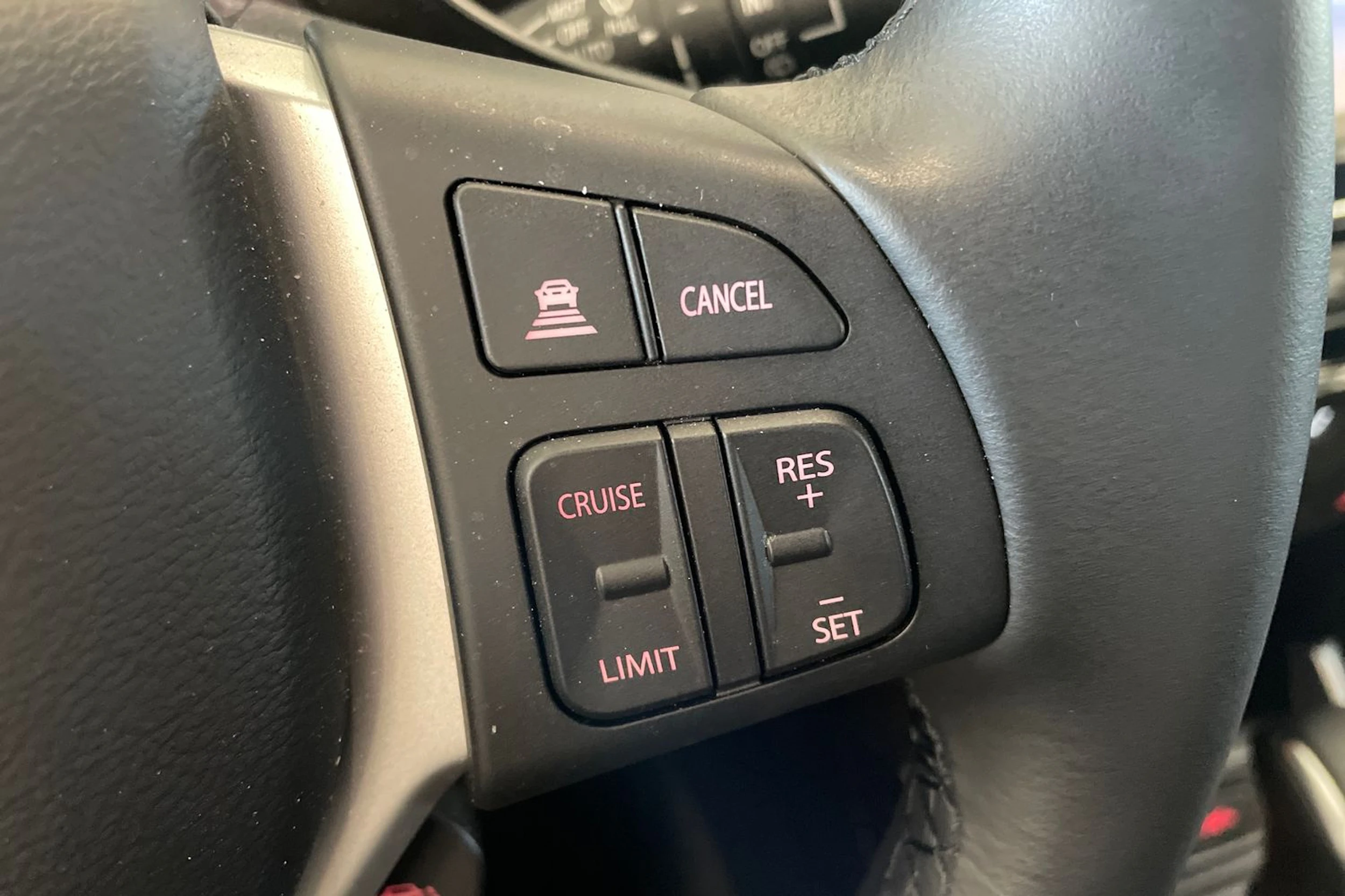 harmaa Suzuki Vitara 2025 kuva 19.