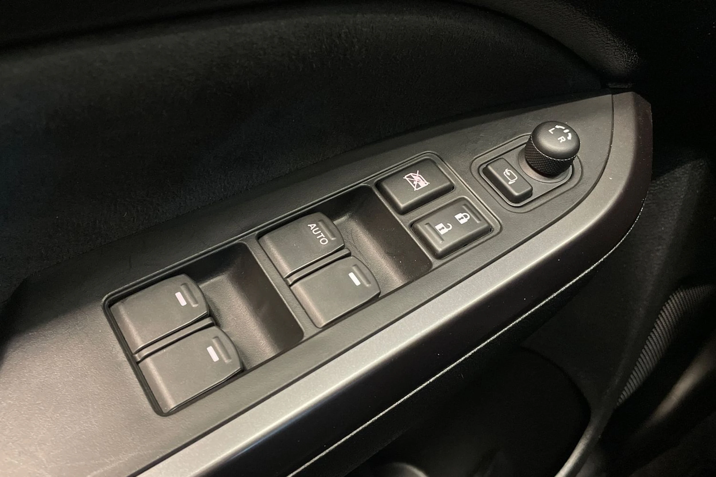 harmaa Suzuki Vitara 2025 kuva 32.