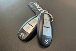 harmaa Suzuki Vitara 2025 kuva 34.