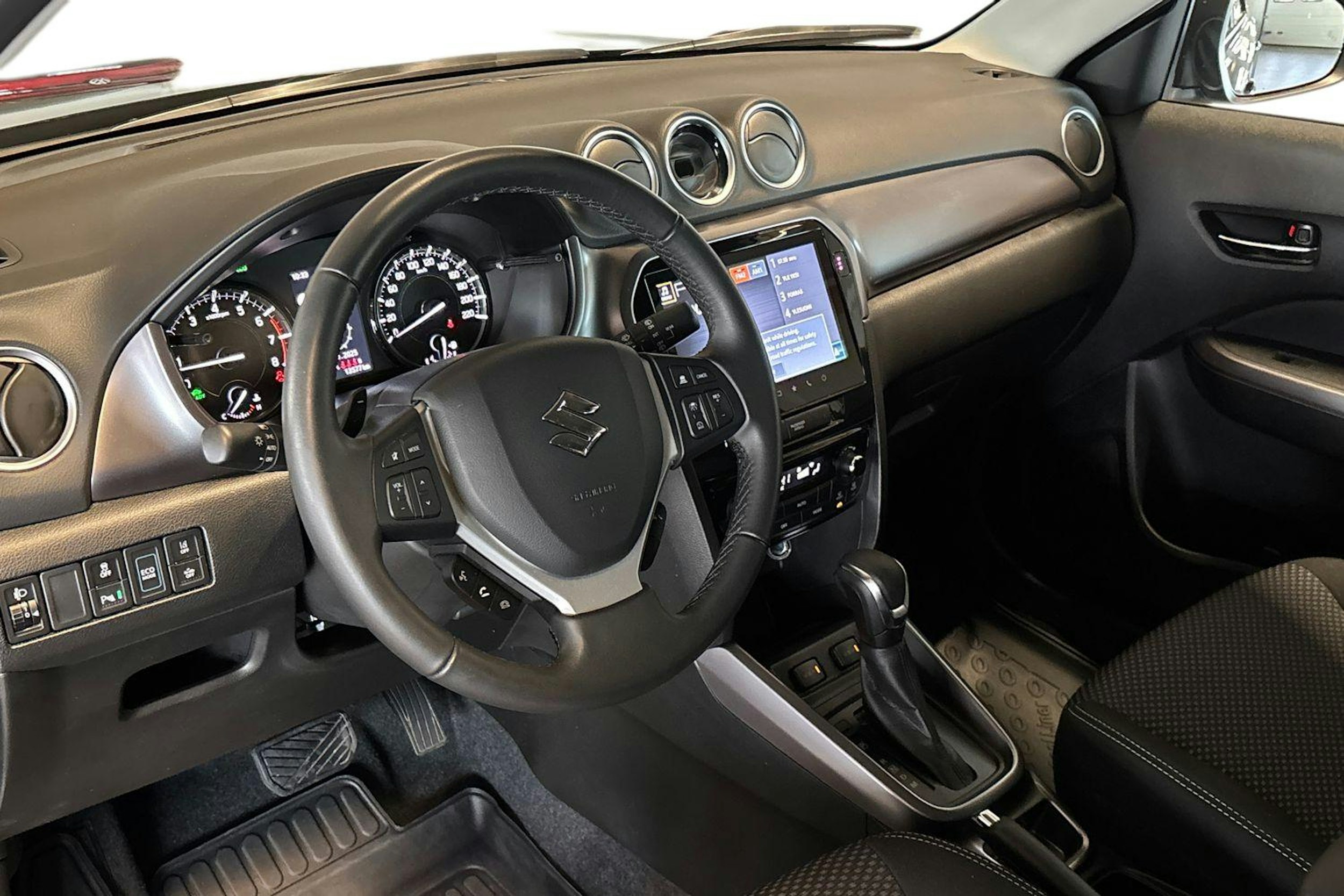 sininen Suzuki Vitara 2025 kuva 7.