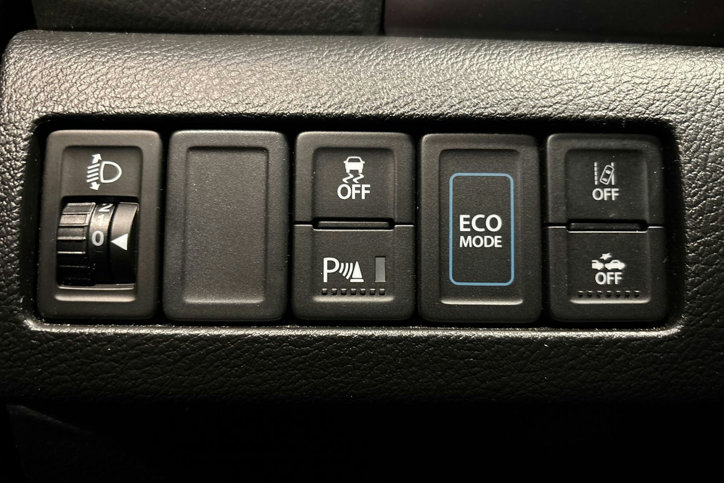 sininen Suzuki Vitara 2025 kuva 18.