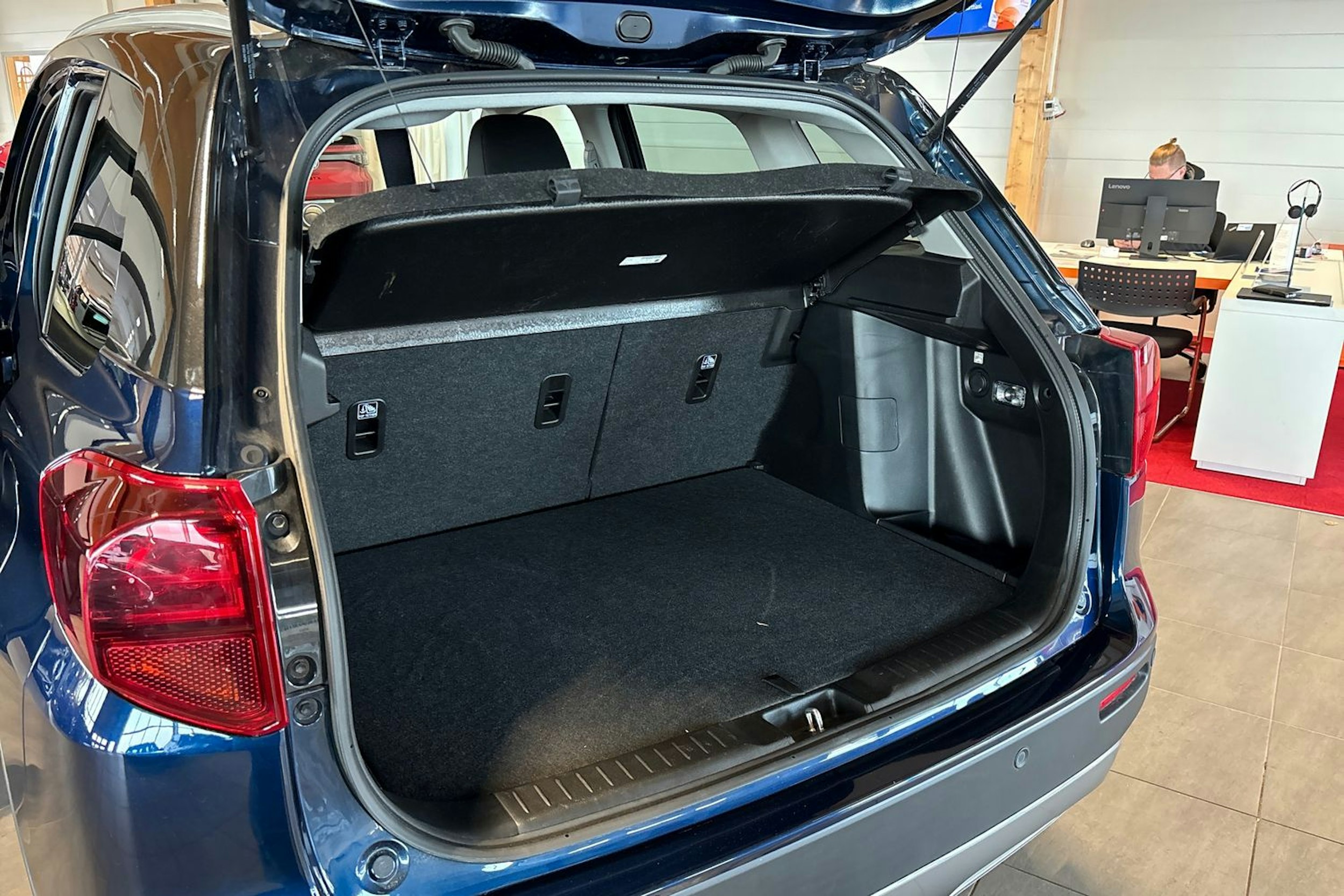sininen Suzuki Vitara 2025 kuva 21.