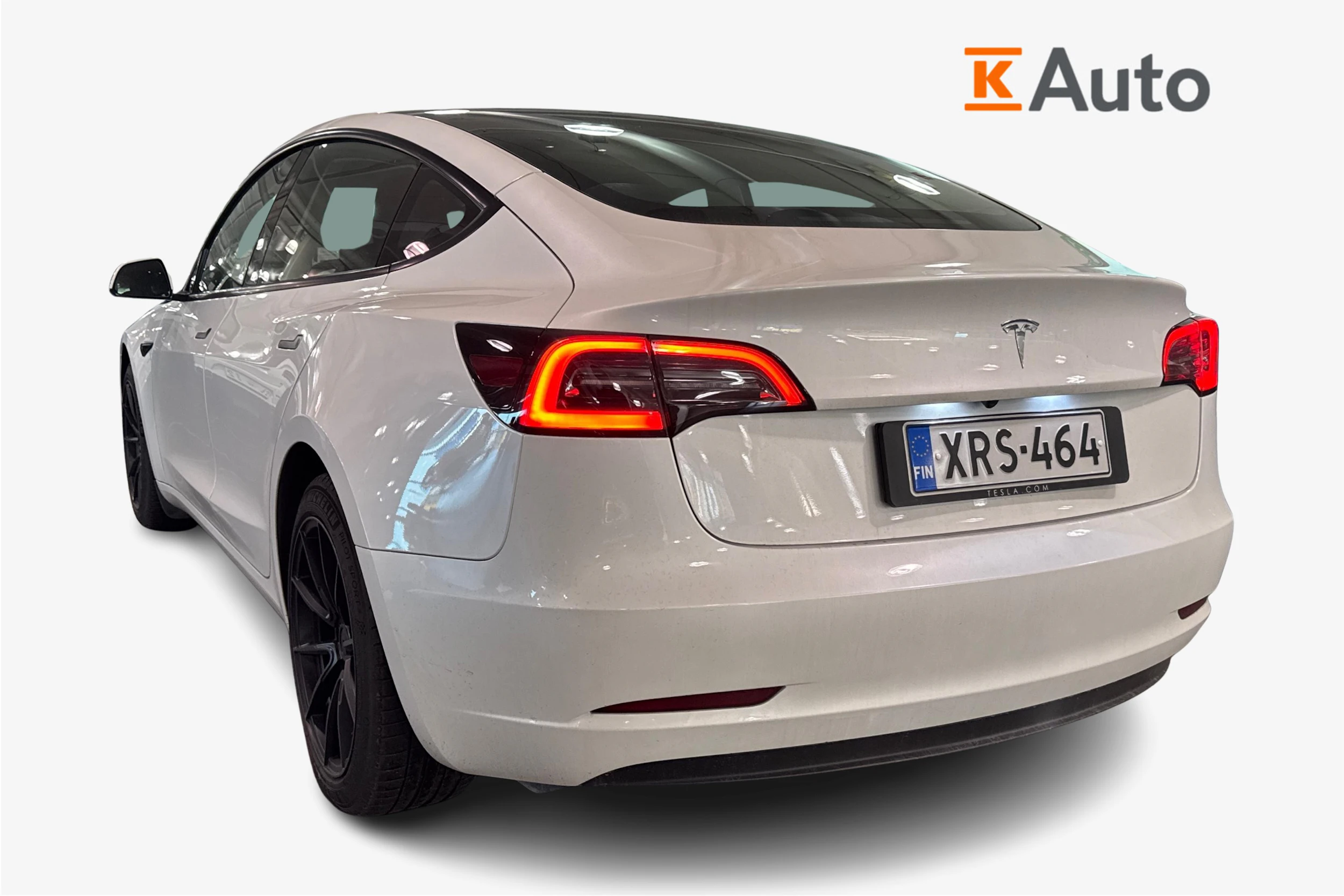 Valkoinen Tesla Model 3 2023 kuva 2.