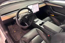 Valkoinen Tesla Model 3 2023 kuva 3.