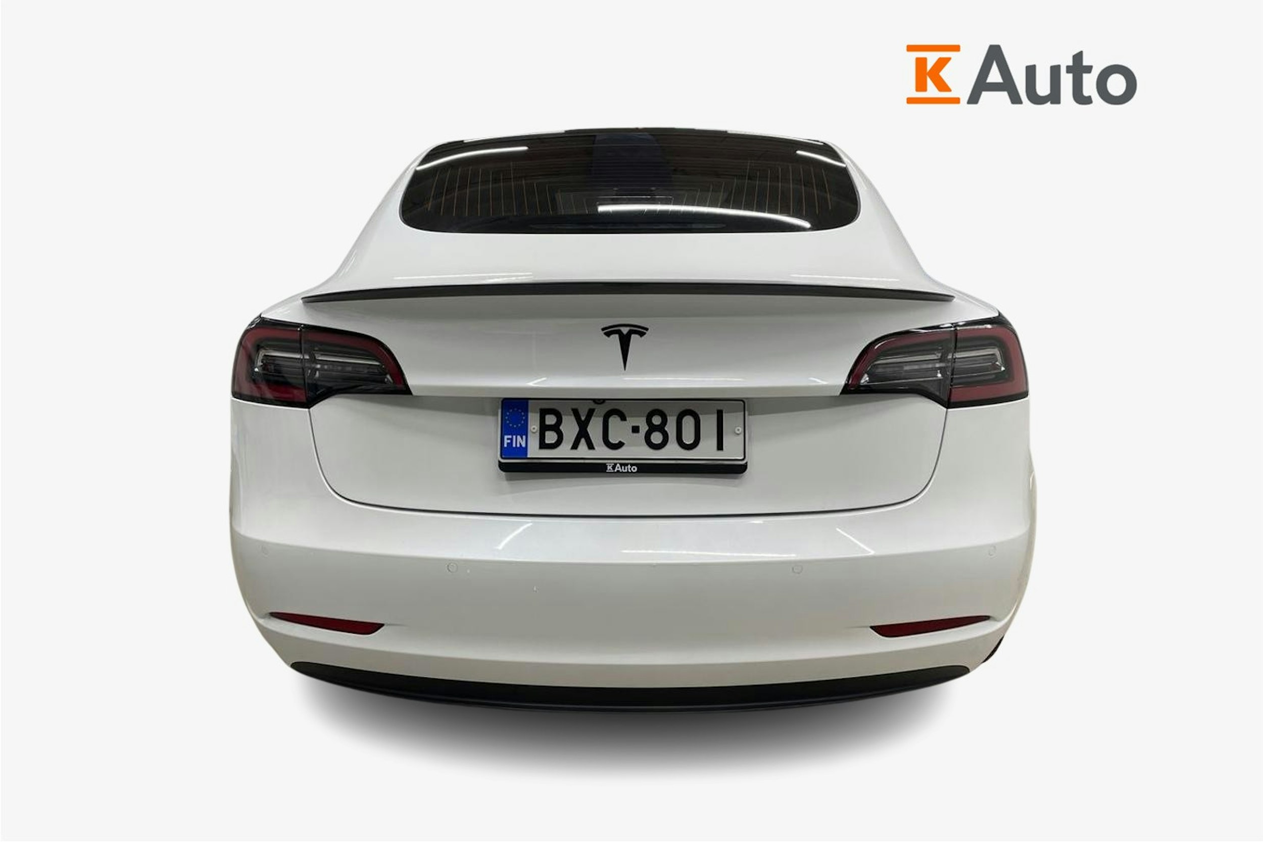 Valkoinen Tesla Model 3 2019 kuva 3.