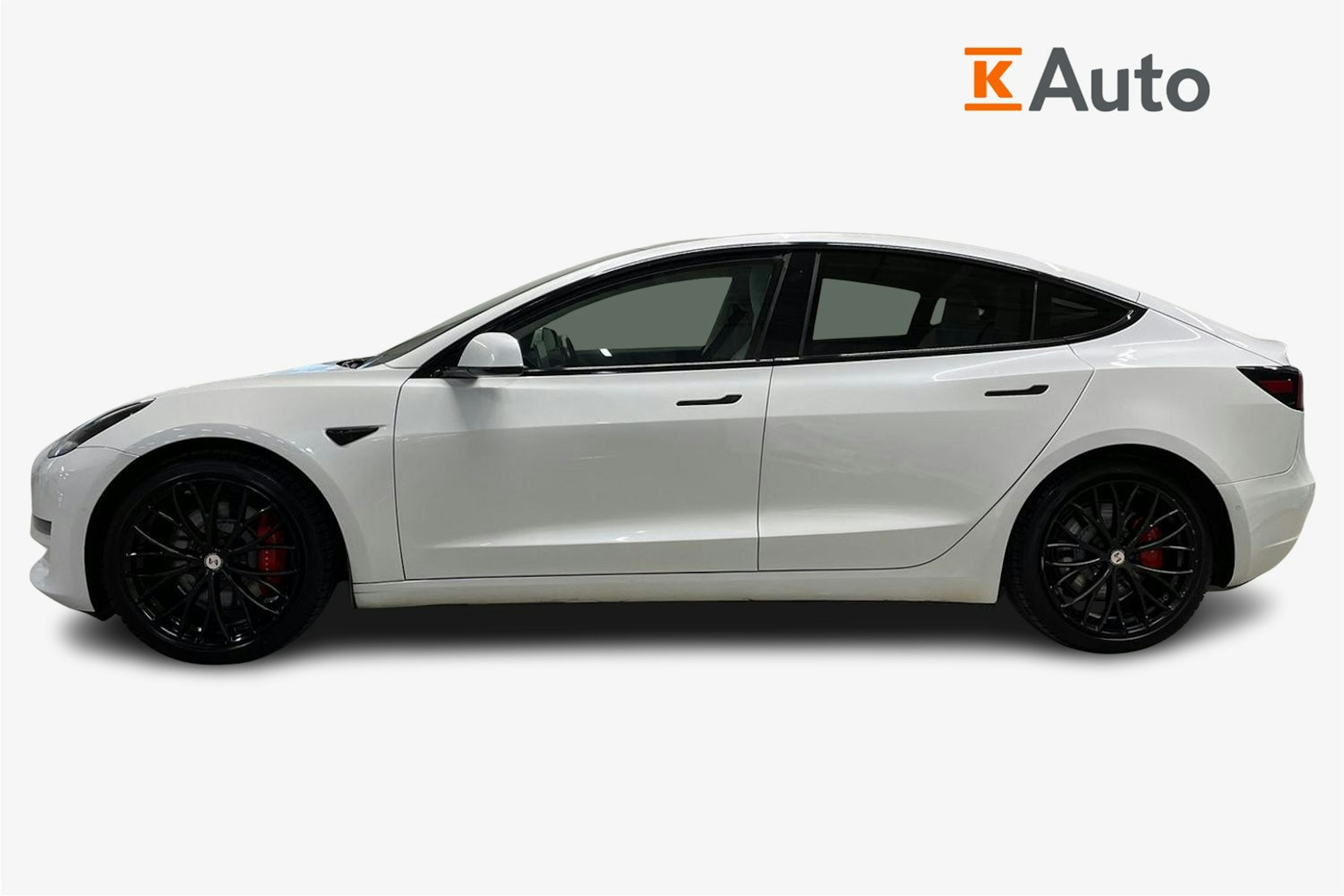 Valkoinen Tesla Model 3 2019 kuva 6.