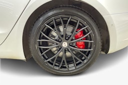 Valkoinen Tesla Model 3 2019 kuva 11.