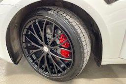 Valkoinen Tesla Model 3 2019 kuva 13.