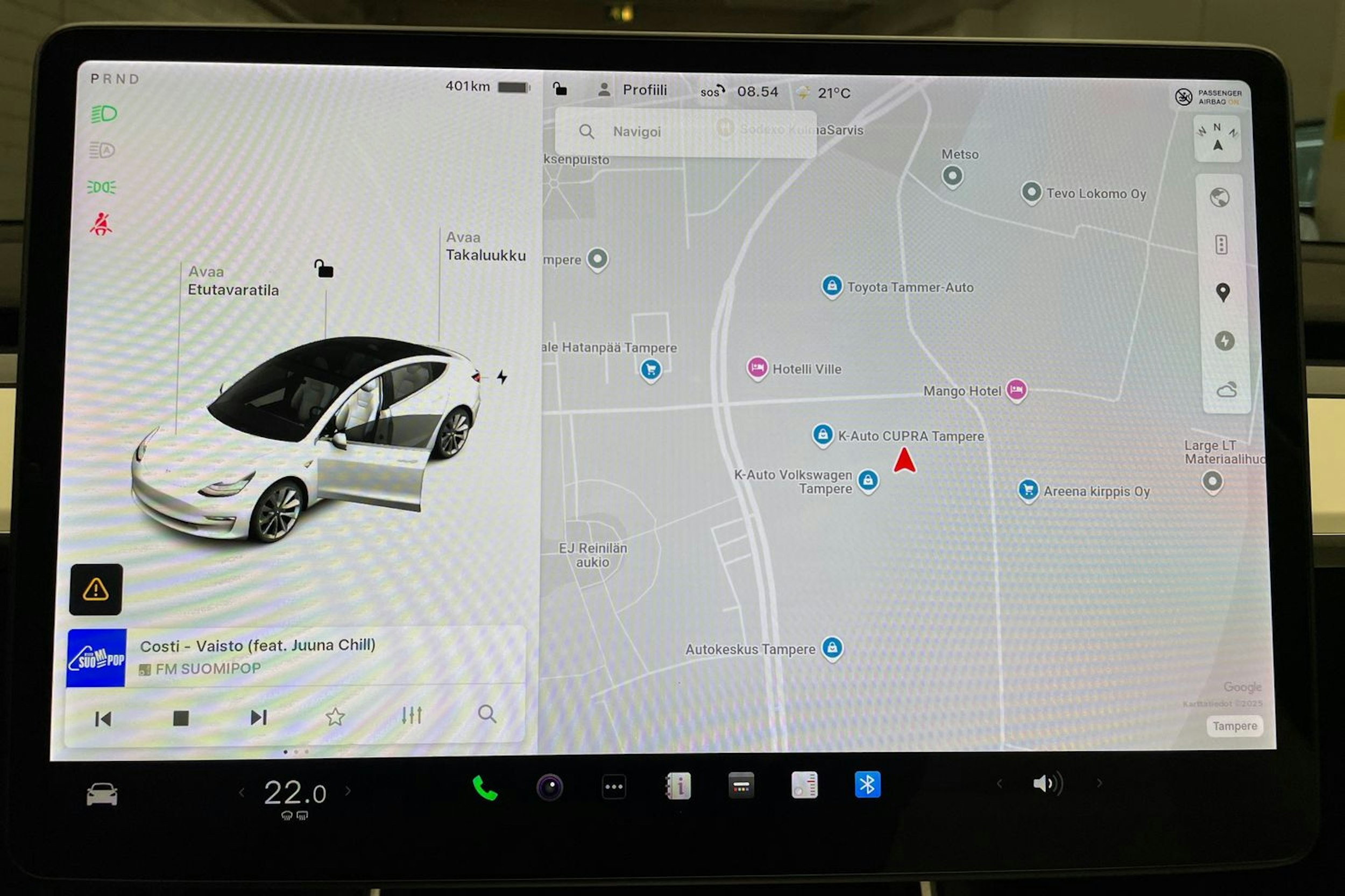 Valkoinen Tesla Model 3 2019 kuva 16.