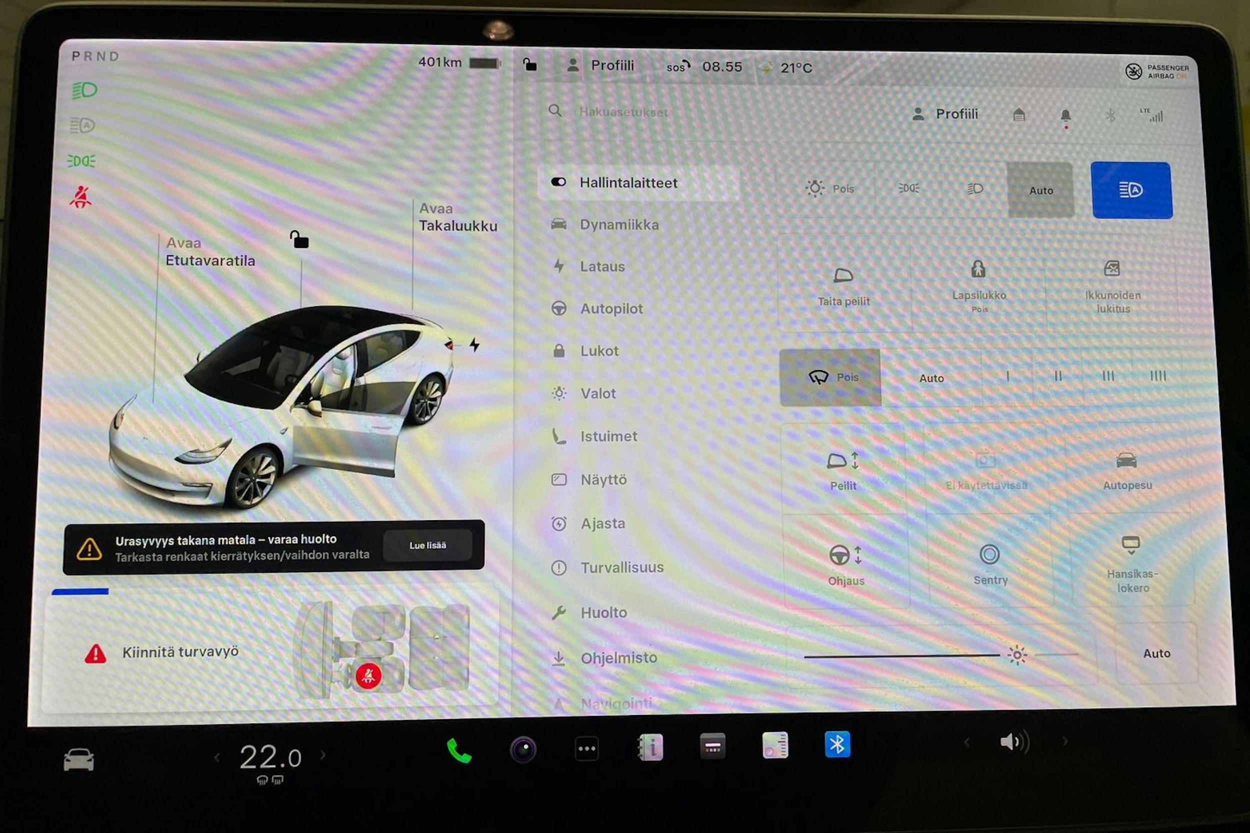 Valkoinen Tesla Model 3 2019 kuva 18.