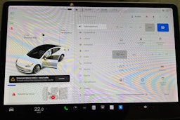 Valkoinen Tesla Model 3 2019 kuva 18.