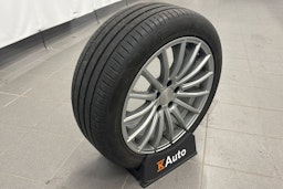 valkoinen Tesla Model 3 2019 kuva 24.