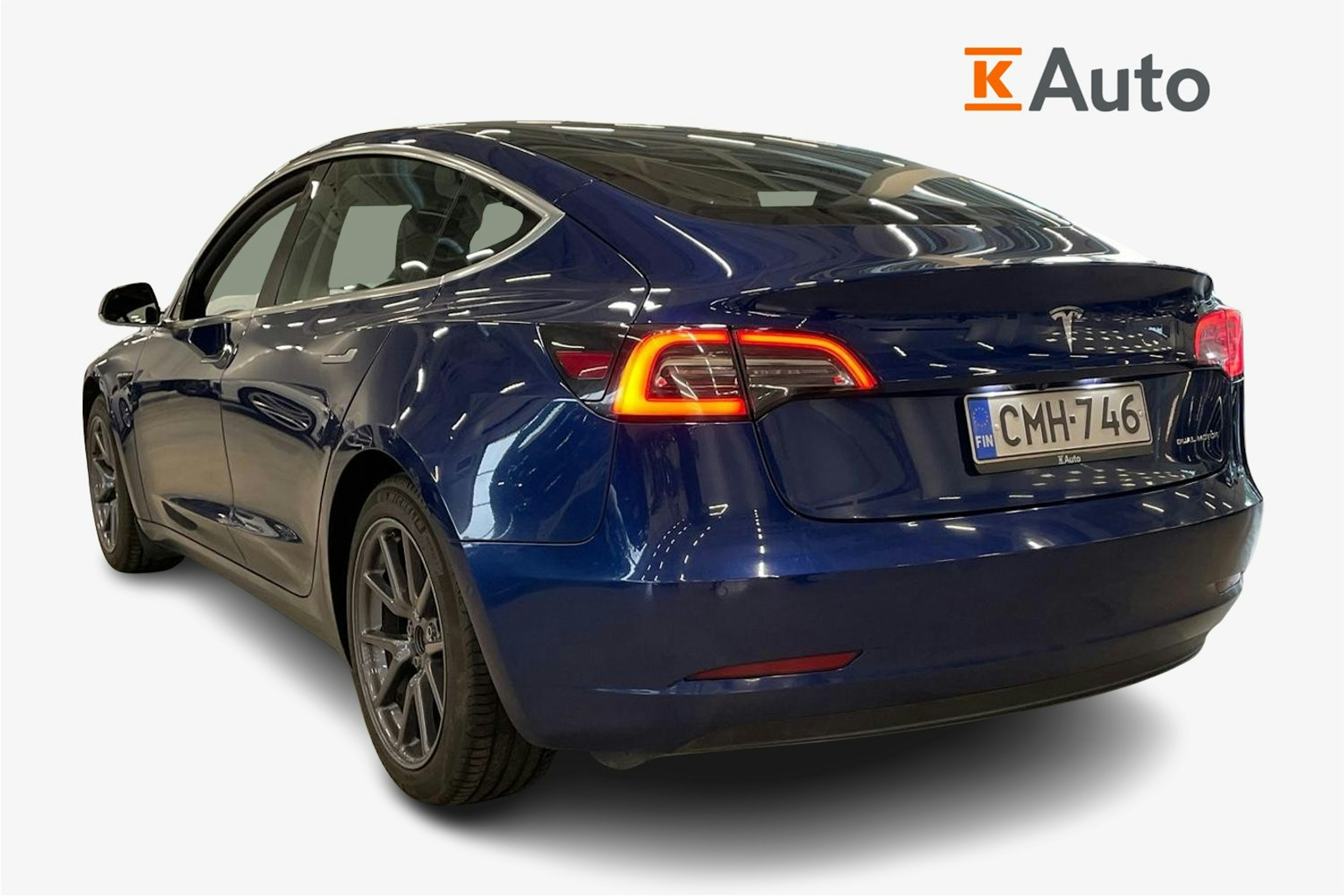 sininen Tesla Model 3 2019 kuva 2.