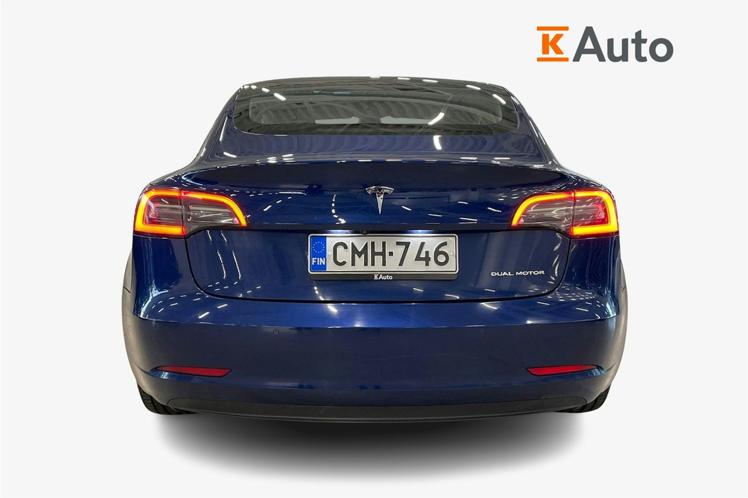 sininen Tesla Model 3 2019 kuva 3.