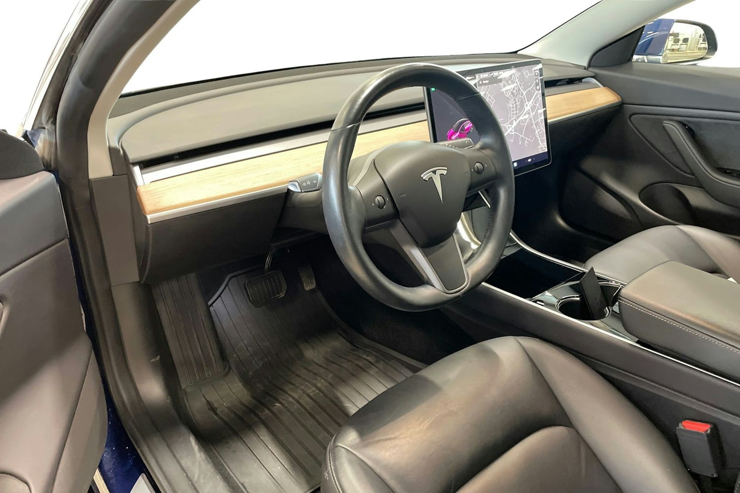 sininen Tesla Model 3 2019 kuva 7.
