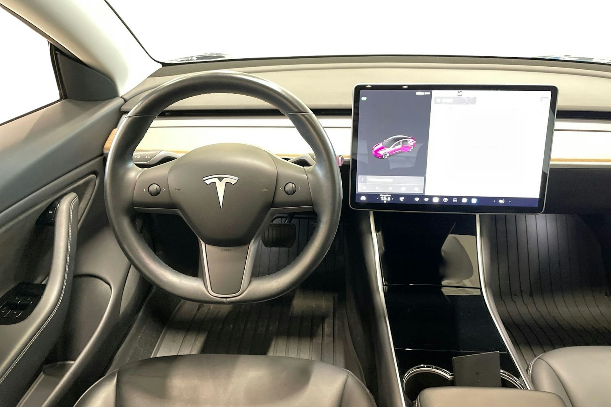 sininen Tesla Model 3 2019 kuva 9.