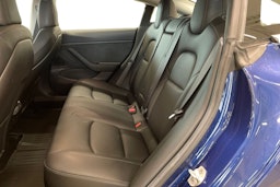 sininen Tesla Model 3 2019 kuva 10.