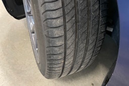sininen Tesla Model 3 2019 kuva 13.