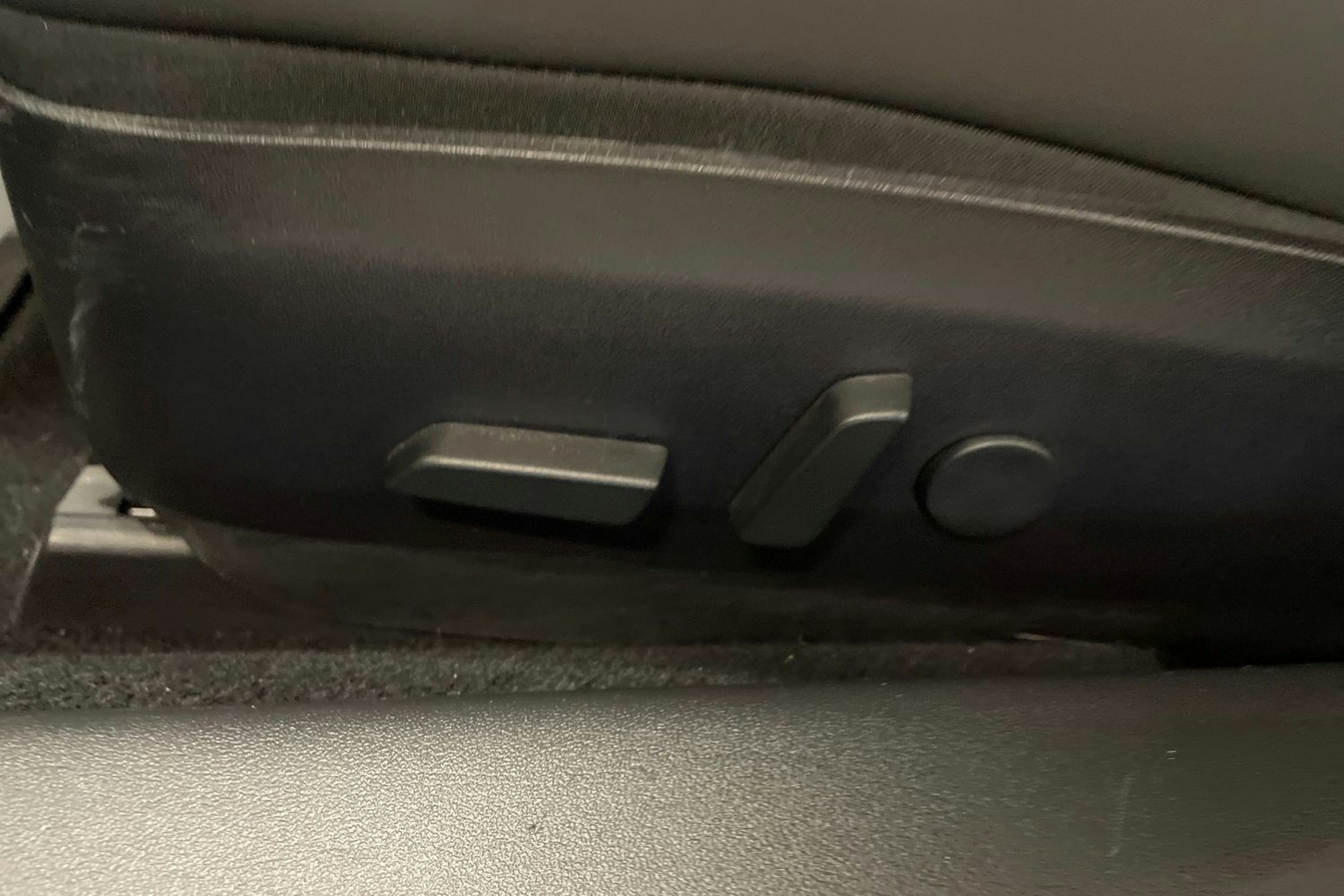 sininen Tesla Model 3 2019 kuva 16.