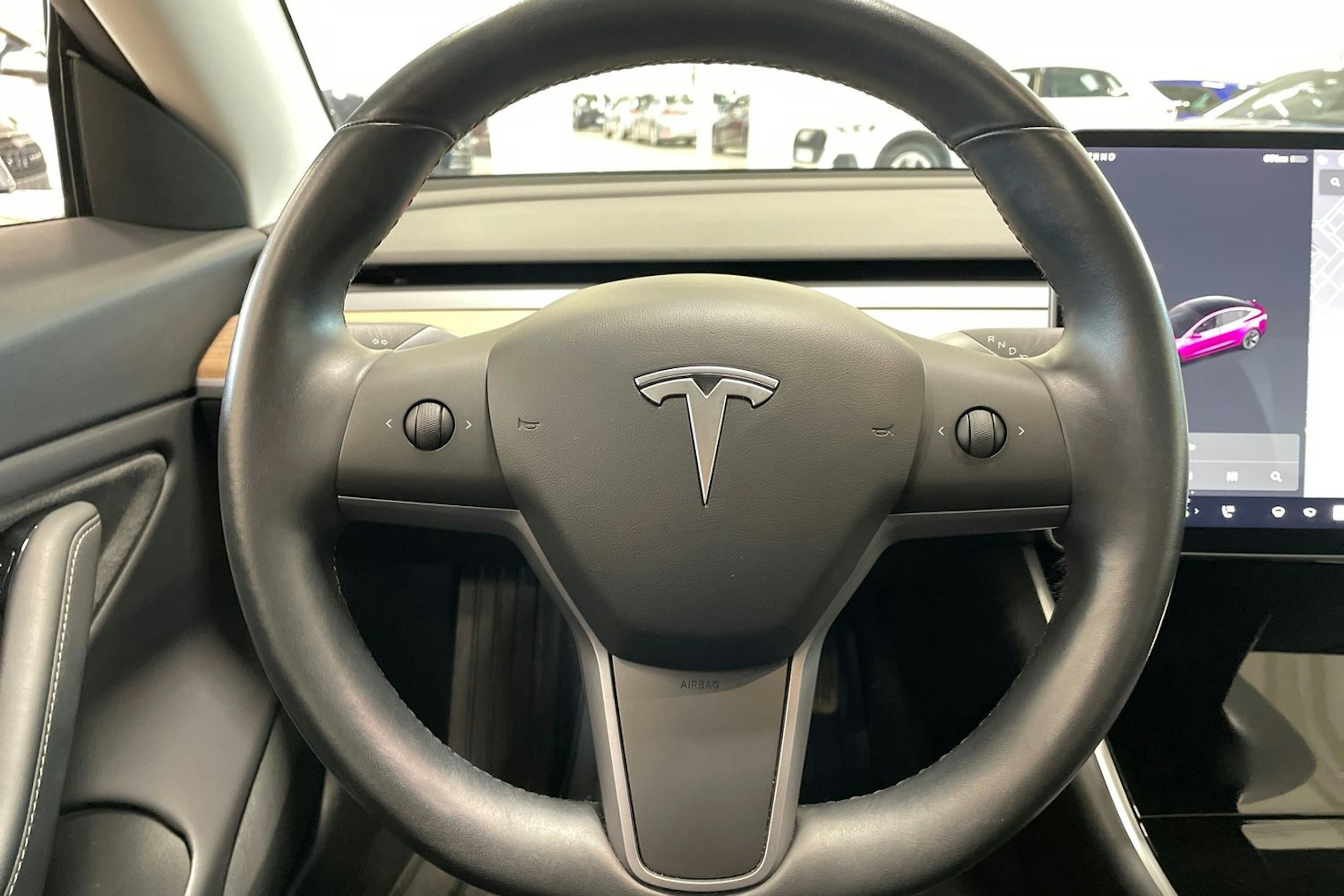 sininen Tesla Model 3 2019 kuva 17.